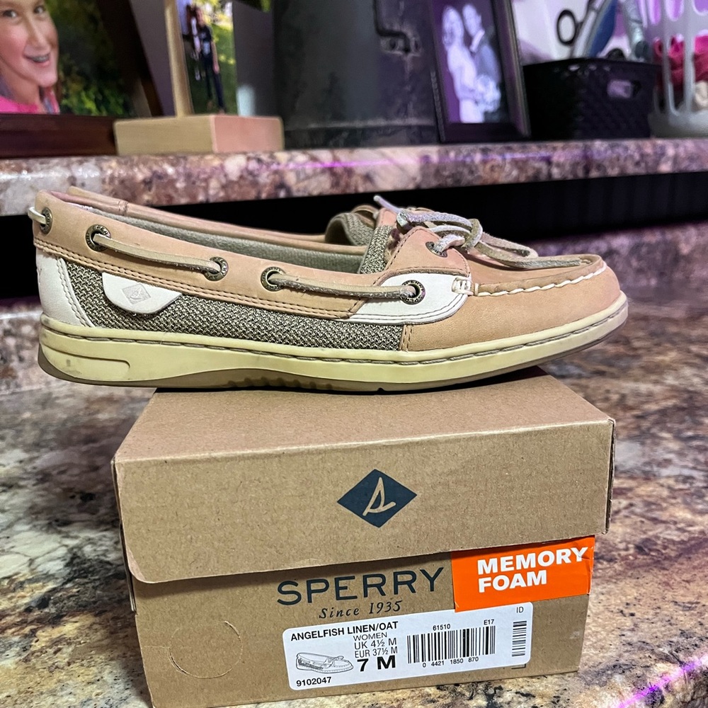 Sperry- angelfish linen/oat color women’s loafer size 7